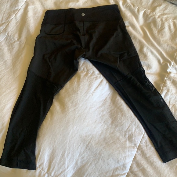 LULULEMON crop leggings with mesh cutout - Picture 2 of 7